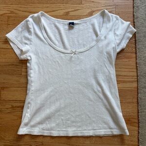 Women’s White Scoop Neck Short Sleeve Top